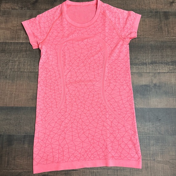 Lululemon Swiftly Tech - Picture 1 of 5